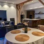 Apartmán Marina Luxe - Two Bedrooms, High-end, Iconic Location & Private Parking *