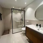 Marina Luxe - Two Bedrooms, High-end, Iconic Location & Private Parking Apartmán