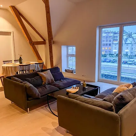 Marina Luxe - Two Bedrooms, High-end, Iconic Location & Private Parking