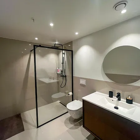Marina Luxe - Two Bedrooms, High-end, Iconic Location & Private Parking Leilighet *