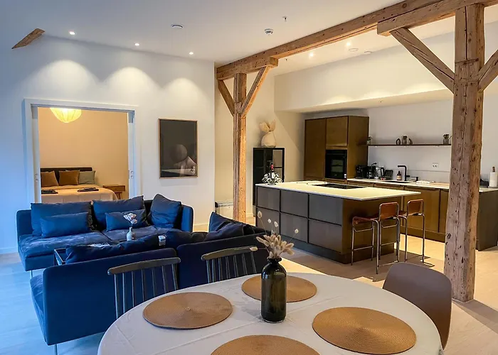 Апартаменты Marina Luxe - Two Bedrooms, High-end, Iconic Location & Private Parking