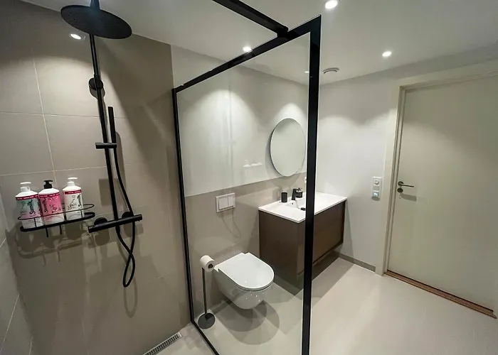 Marina Luxe - Two Bedrooms, High-end, Iconic Location & Private Parking * Олесунн