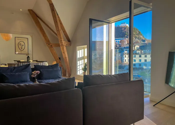 Marina Luxe - Two Bedrooms, High-end, Iconic Location & Private Parking Апартаменты Олесунн