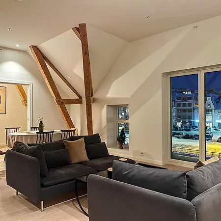 Marina Luxe - Two Bedrooms, High-end, Iconic Location & Private Parking
