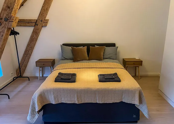 Marina Luxe - Two Bedrooms, High-end, Iconic Location & Private Parking