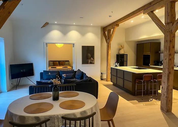 Marina Luxe - Two Bedrooms, High-end, Iconic Location & Private Parking * Олесунн
